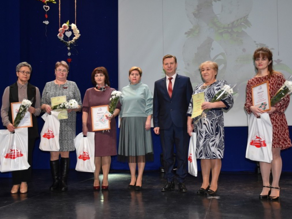 Глава округа Сергей Селянин наградил участниц конкурса «Женщина года».
