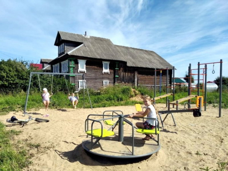 В Тотемском округе продолжится оборудование детских игровых площадок.