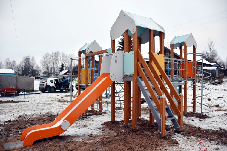 В Корепово - новая детская площадка.