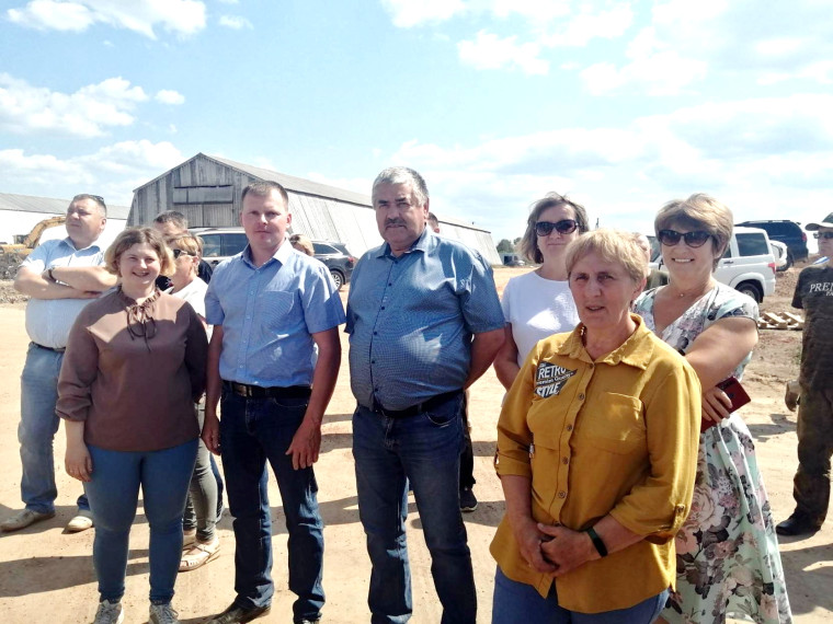 Аграрии Тотемского округа посетили племзавод «Заря».