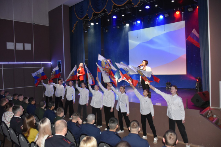 Тотьма День защитника Отечества отметила праздничным концертом в Центре развития культуры.